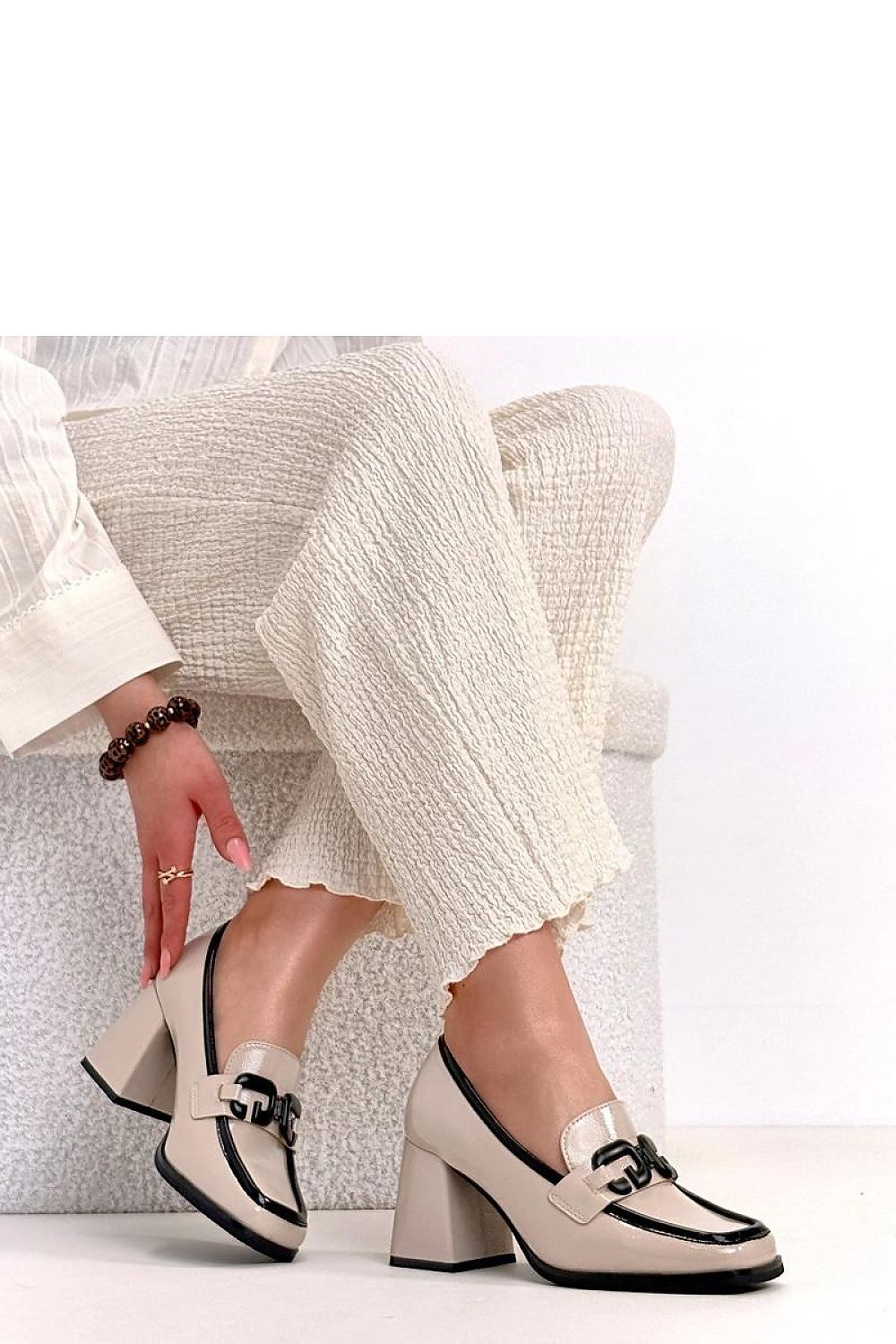  Pantofi cu toc simplu model 224588 Solea 