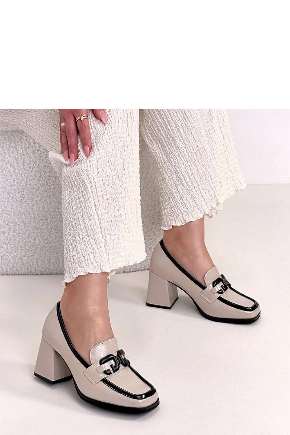  Pantofi cu toc simplu model 224588 Solea 