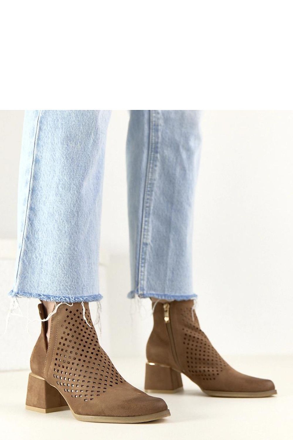  Botine cu toc model 224953 Solea 