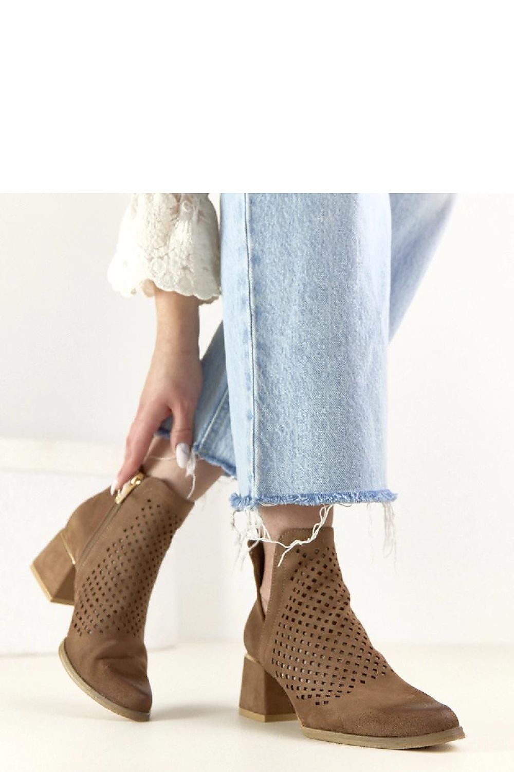  Botine cu toc model 224953 Solea 