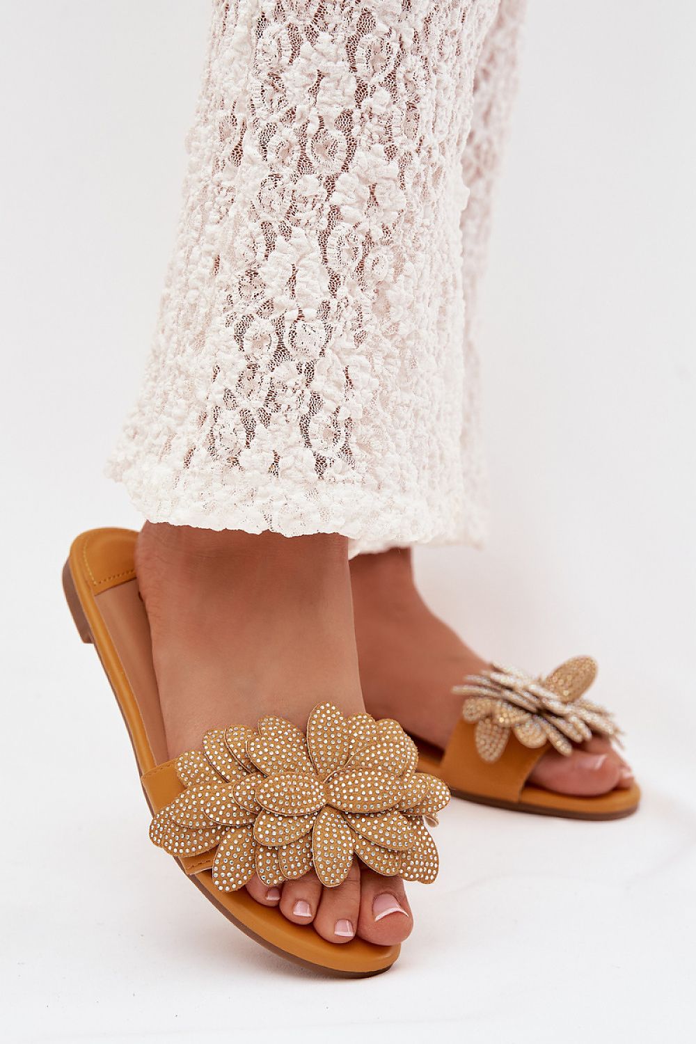  Şlapi model 225388 Step in style 