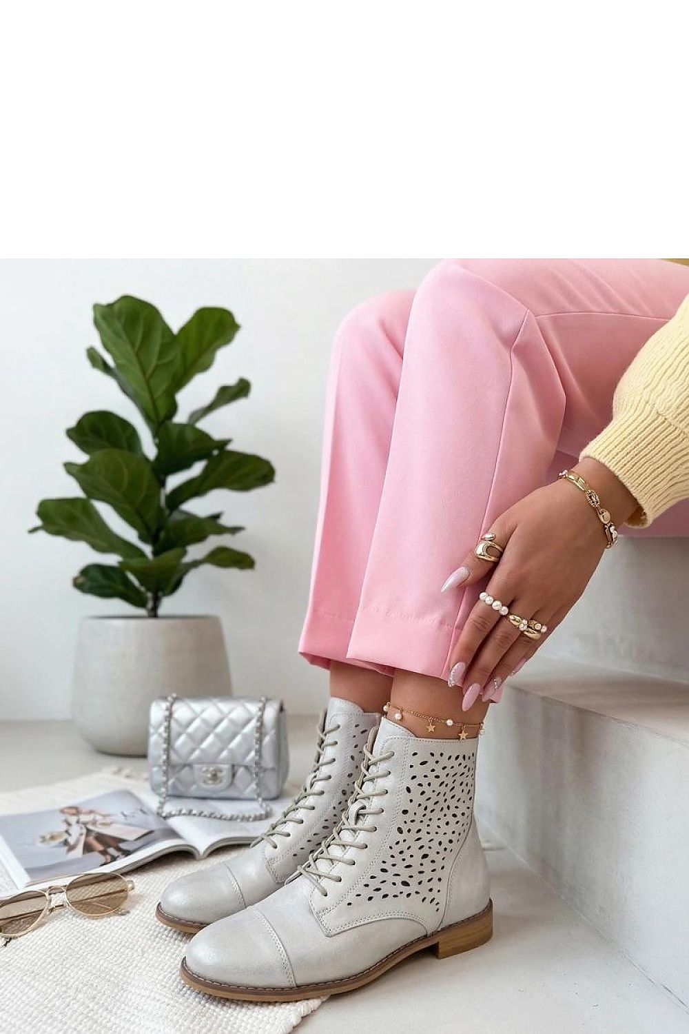  Botine perforate model 226589 Solea 