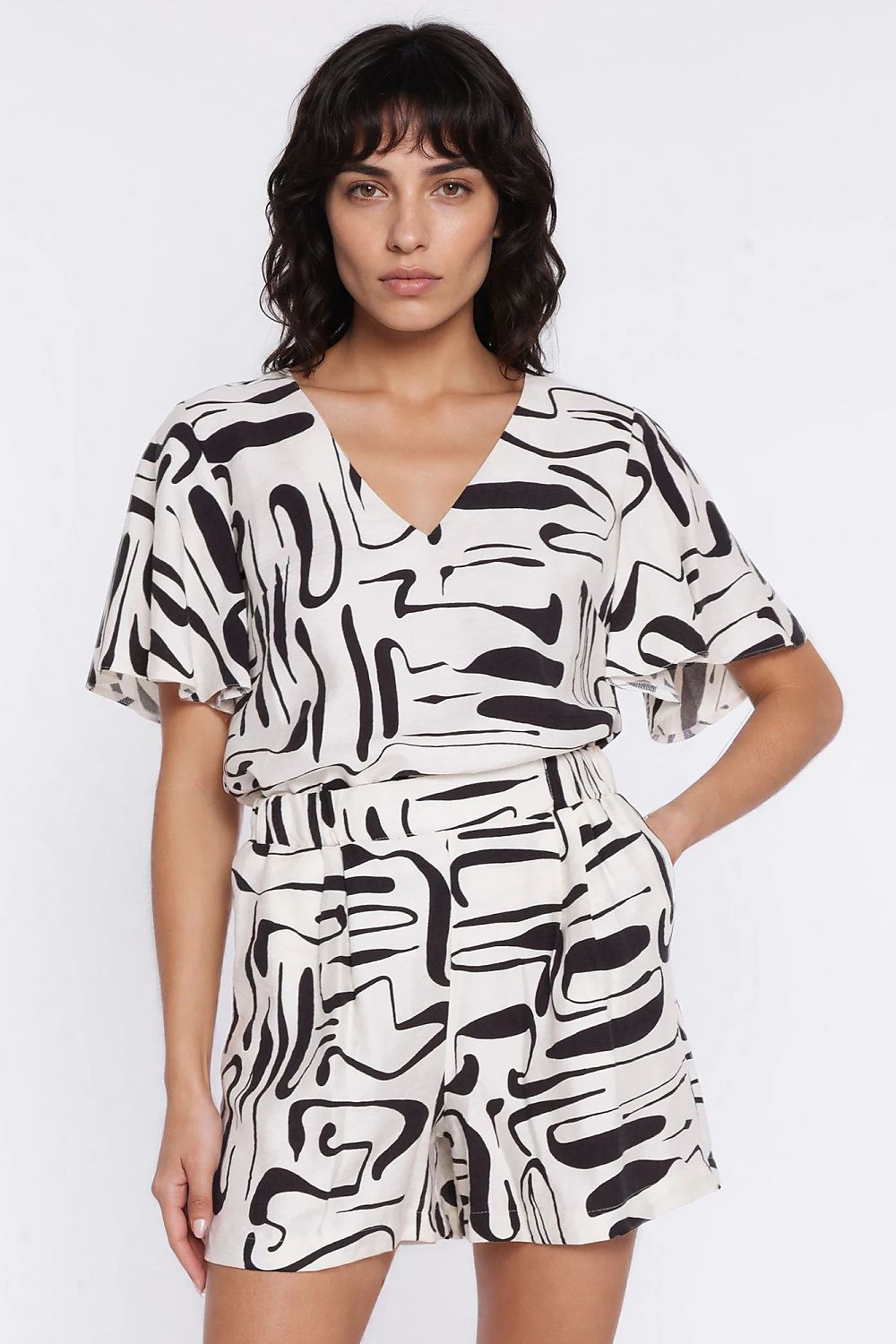  Pantaloni scurţi model 228008 Nife 