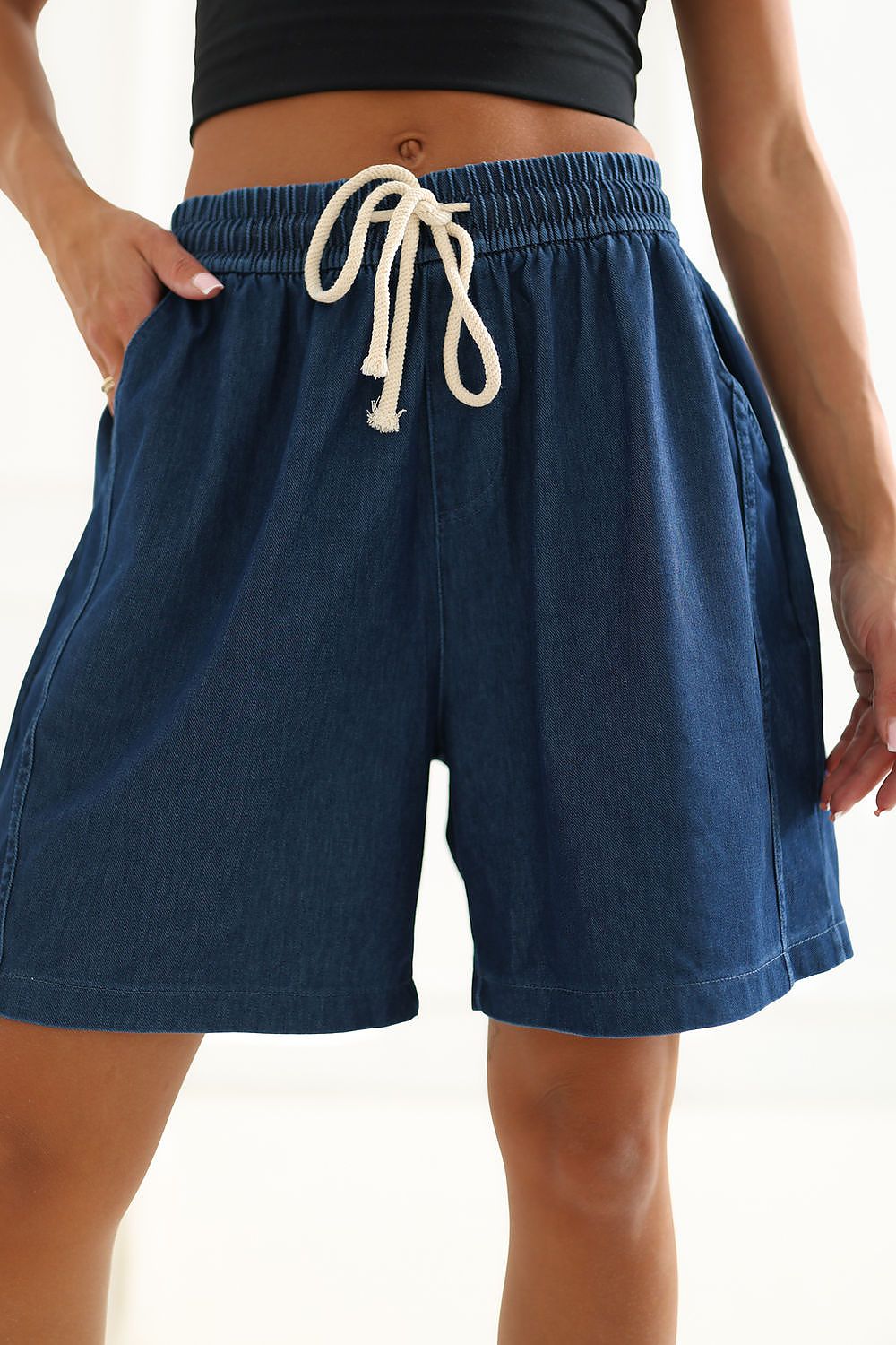  Pantaloni scurţi model 228176 Italy Moda 