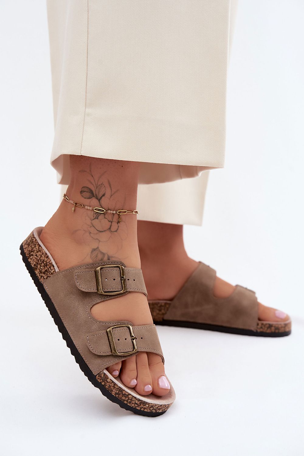  Şlapi model 228380 Step in style 