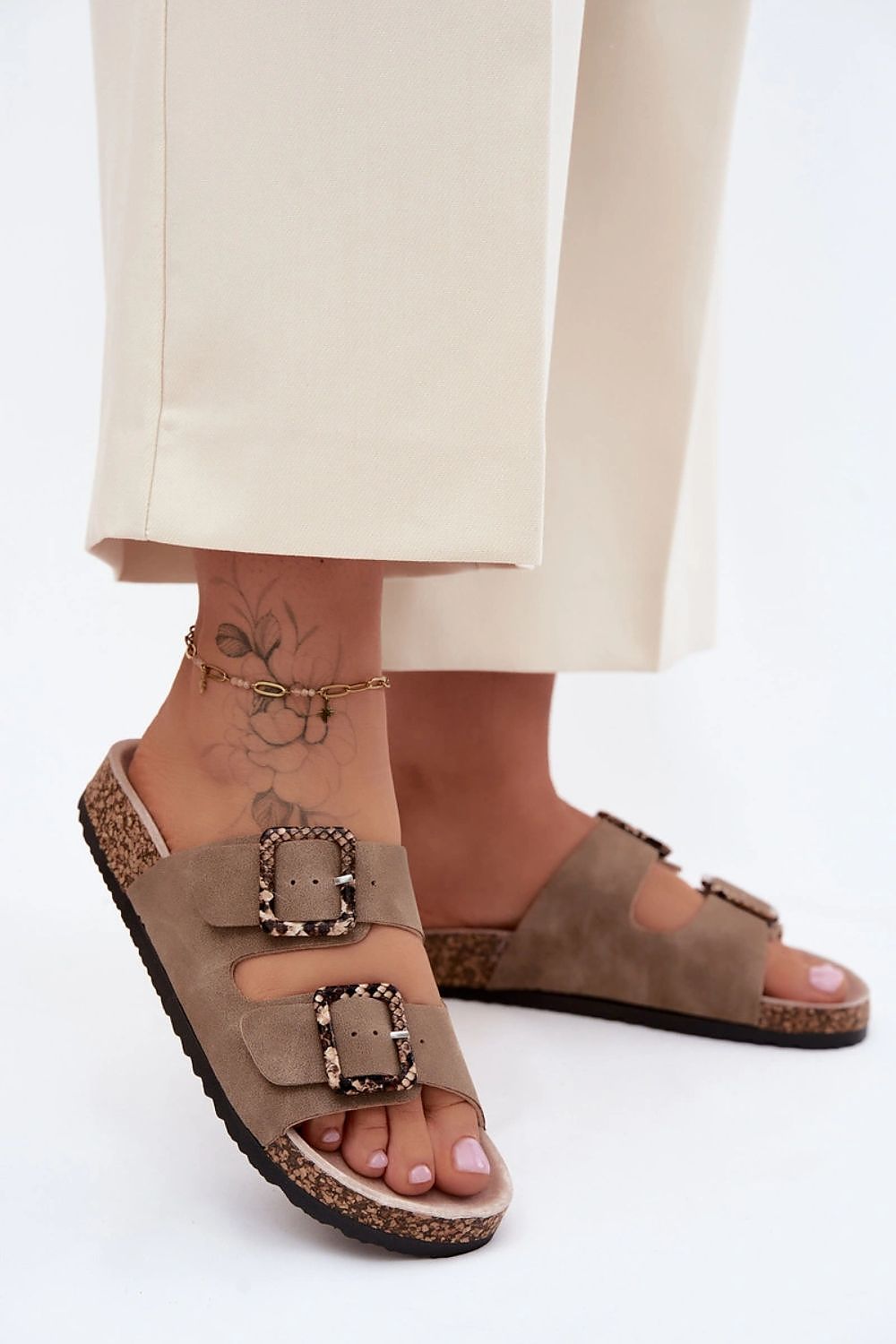  Şlapi model 228370 Step in style 