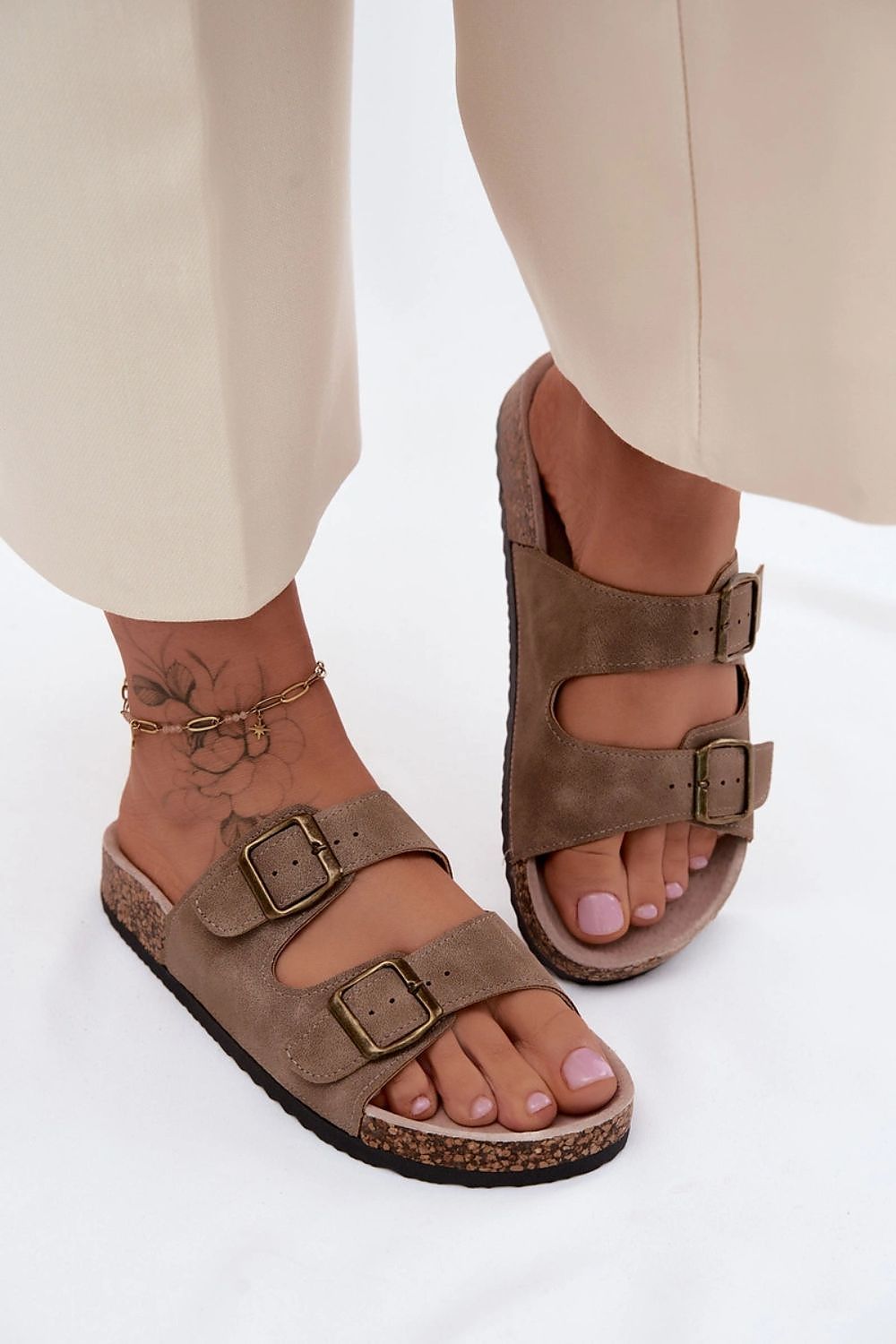  Şlapi model 228380 Step in style 