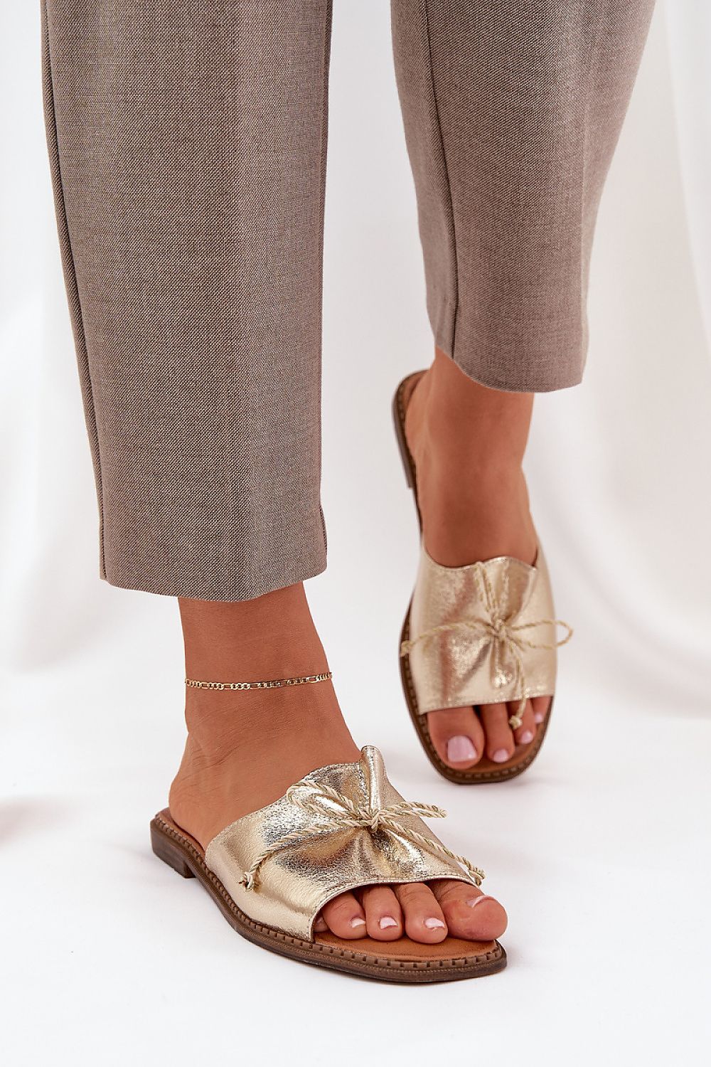  Şlapi model 228986 Step in style 