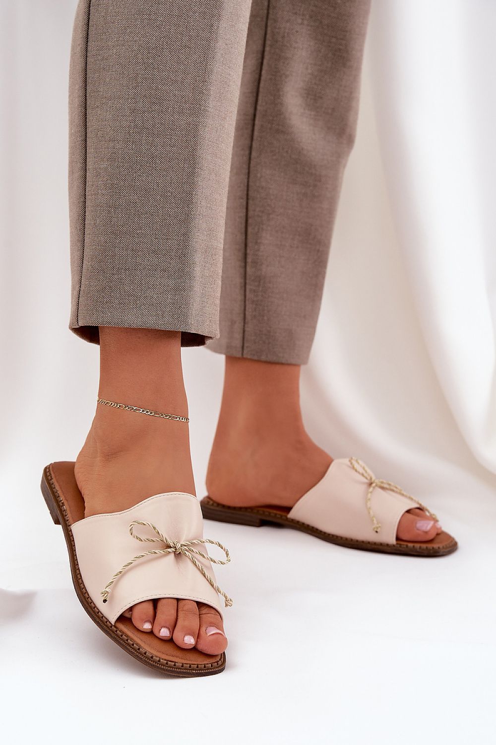  Şlapi model 228987 Step in style 