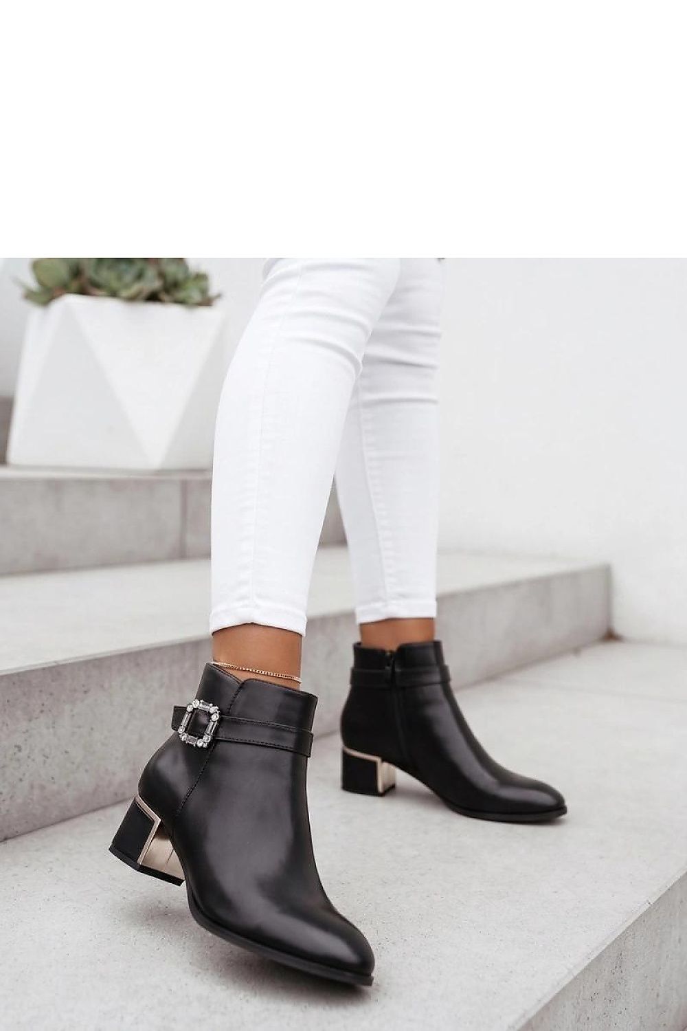  Botine cu toc model 231675 Solea 