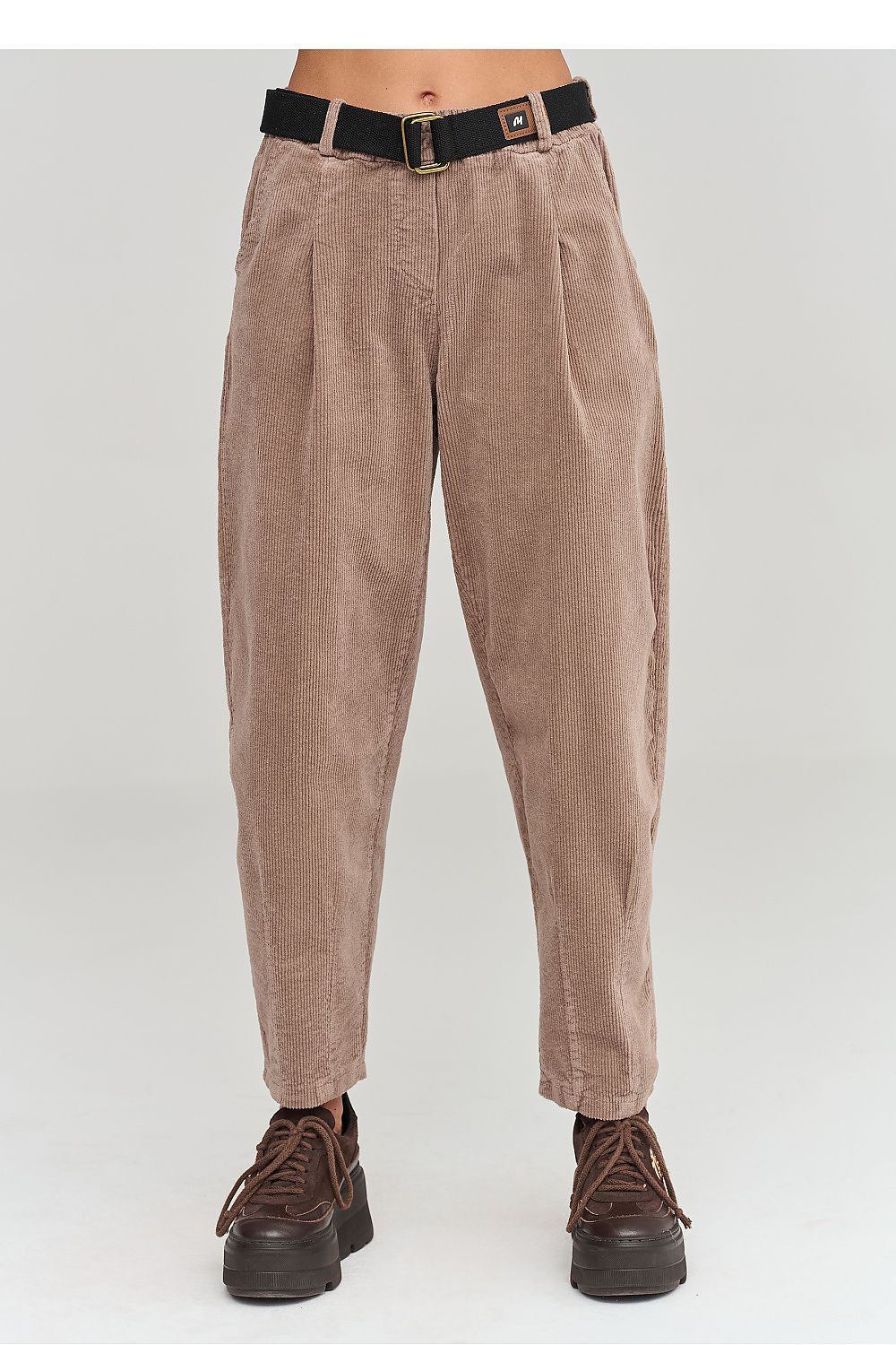  Pantaloni din catifea model 232015 Makadamia 