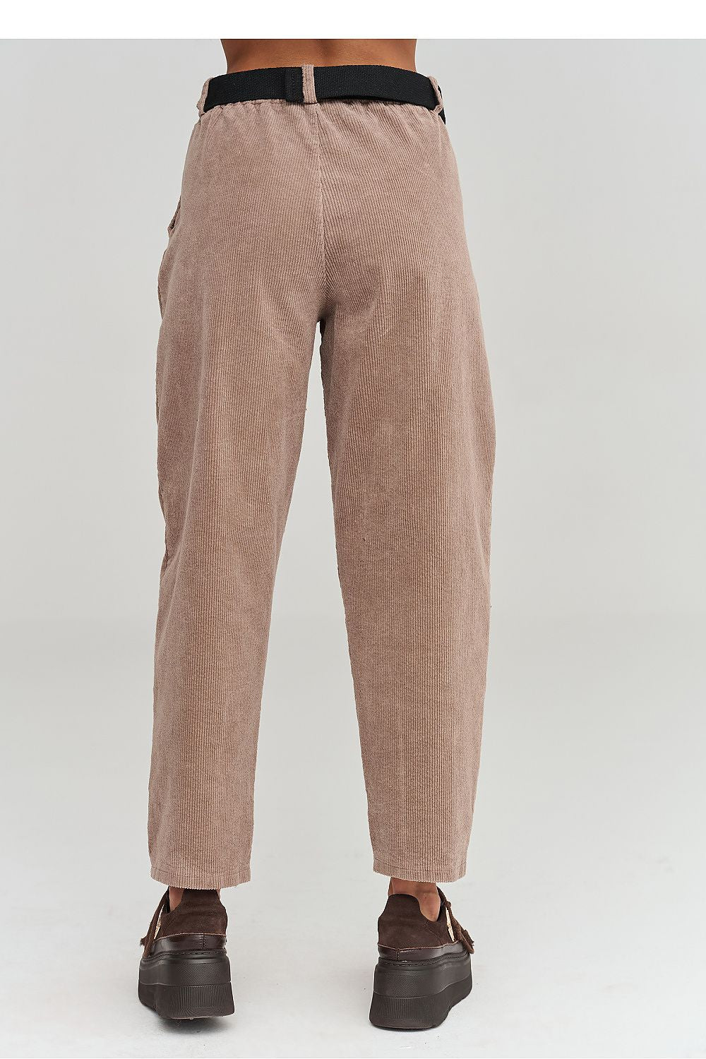  Pantaloni din catifea model 232015 Makadamia 