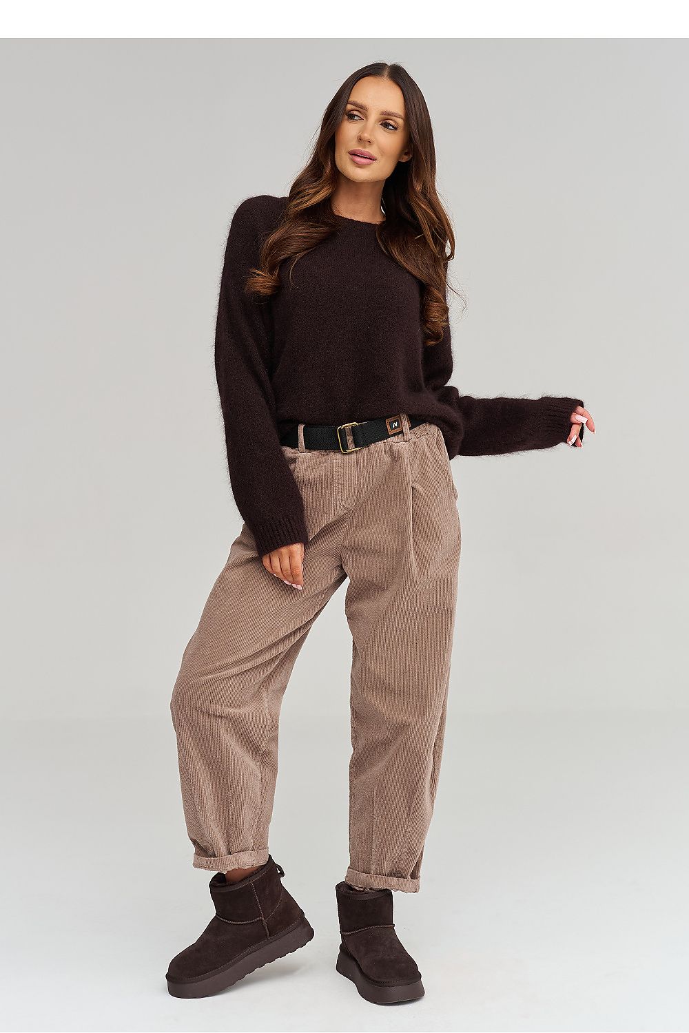  Pantaloni din catifea model 232015 Makadamia 