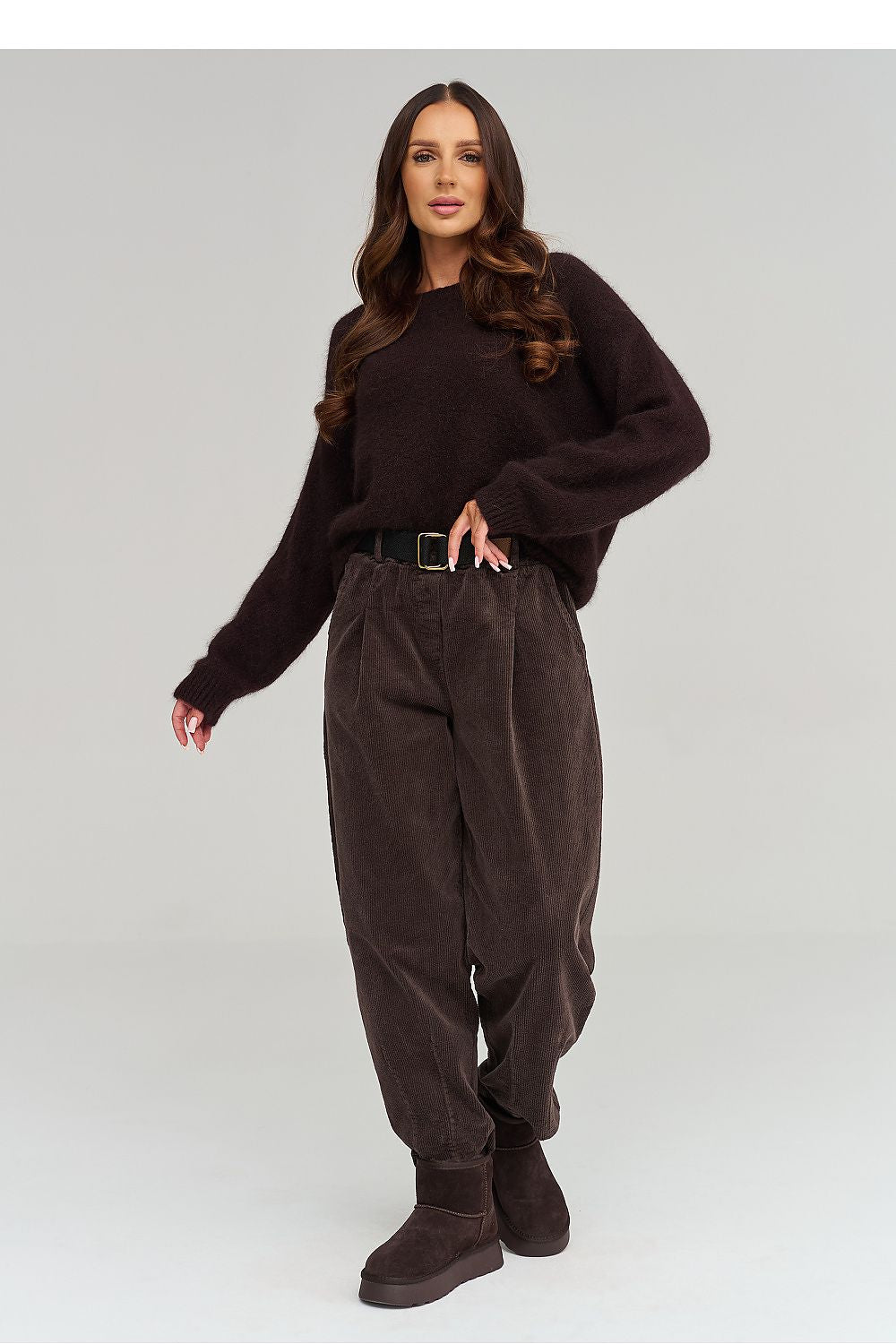  Pantaloni din catifea model 232016 Makadamia 