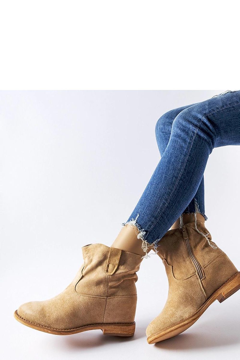  Botine cu talpă tip pană model 232145 Solea 
