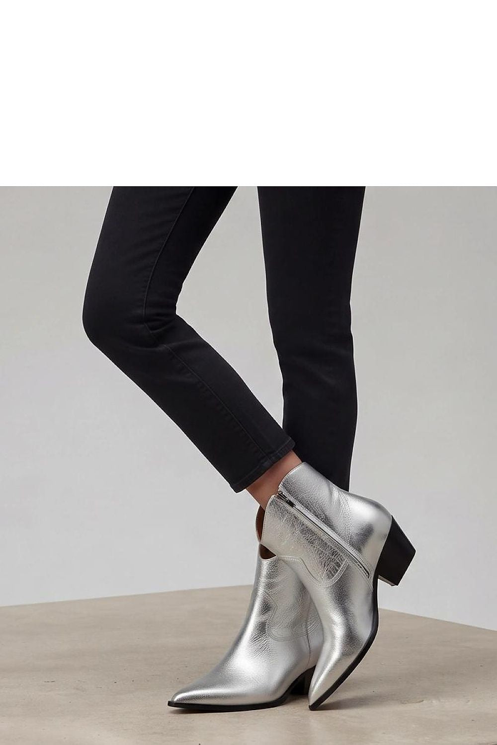  Botine cu toc model 232169 Solea 