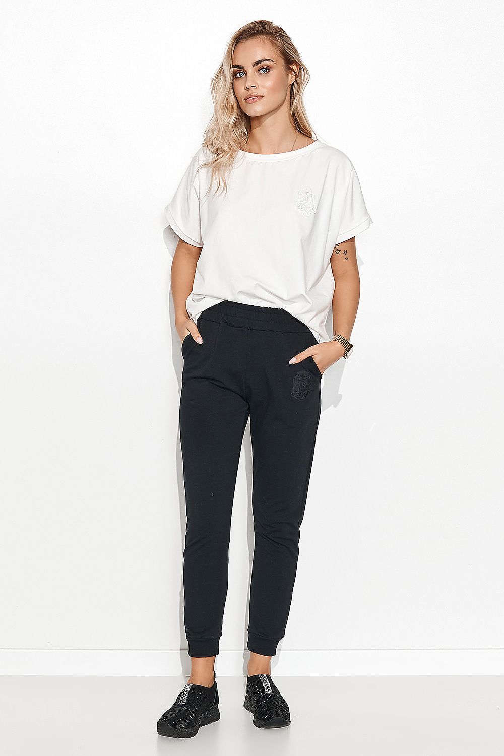  Pantaloni de trening model 162923 Makadamia 