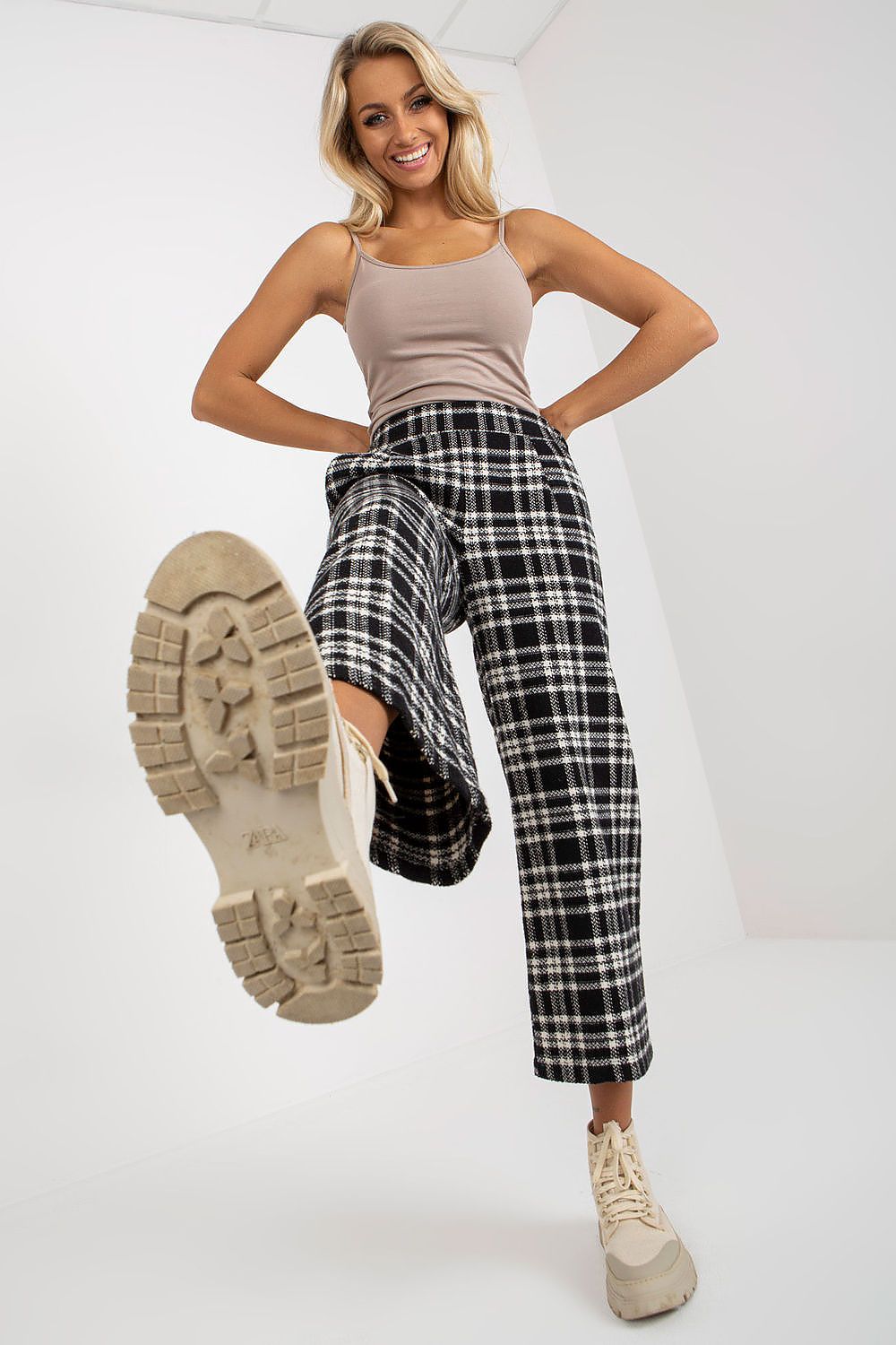  Pantaloni de damă model 174997 Lakerta 