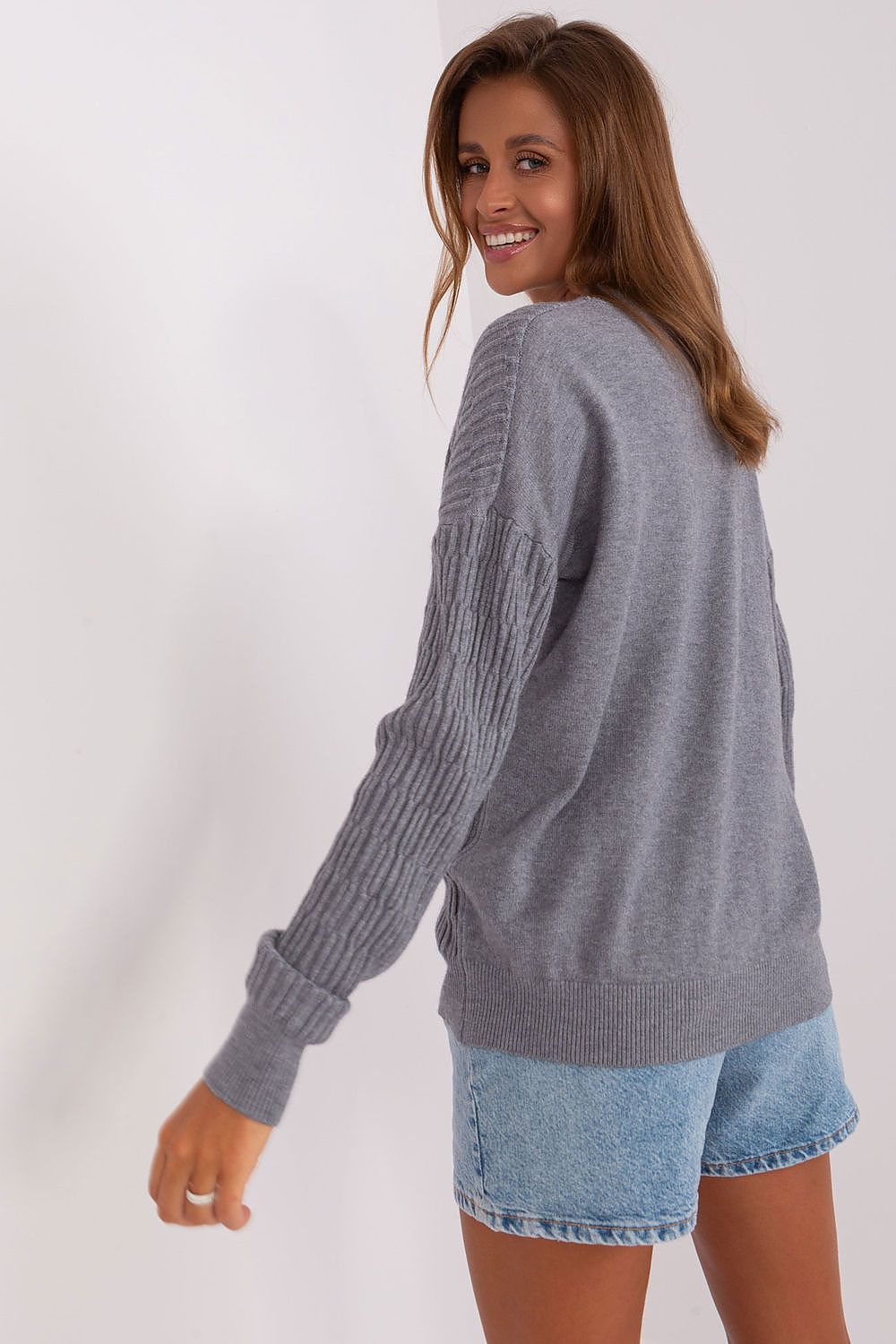  Pulover model 185723 AT 
