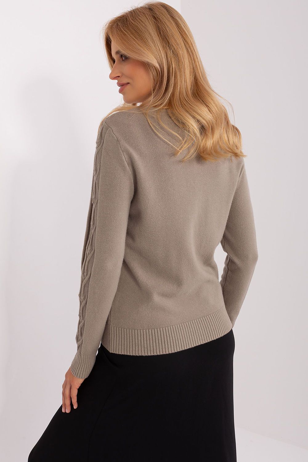  Pulover model 186576 AT 